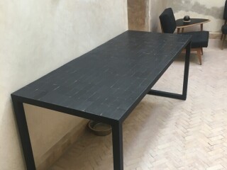 table-en-zellige-noir