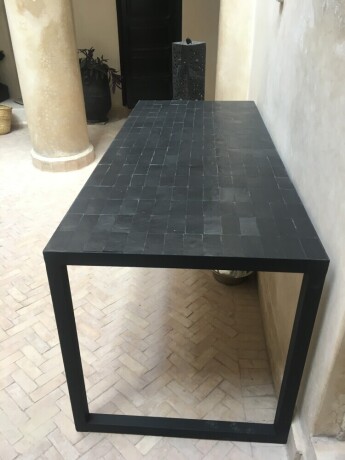 table-en-zellige-noir-big-1