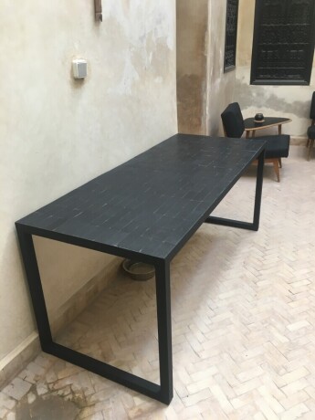 table-en-zellige-noir-big-0