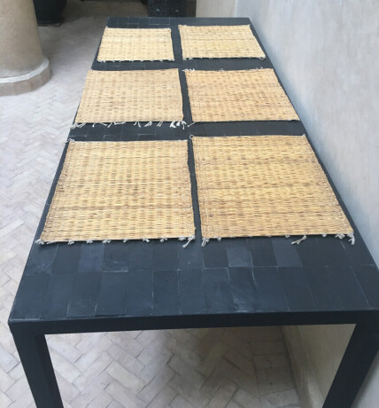 table-en-zellige-noir-big-2